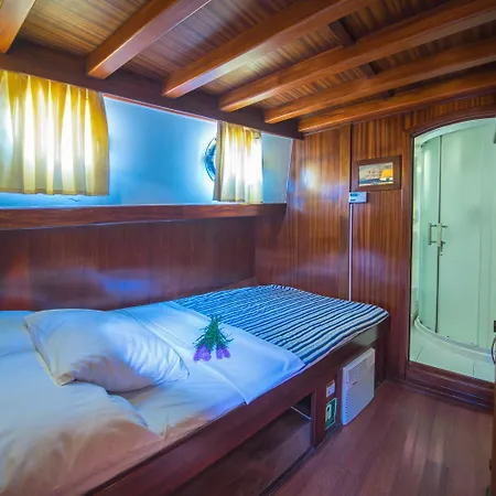 Bateau-hôtel Charming On Msy Alisa Week Long Island Hopping Adventure Through Dalmatian Coastal Gems