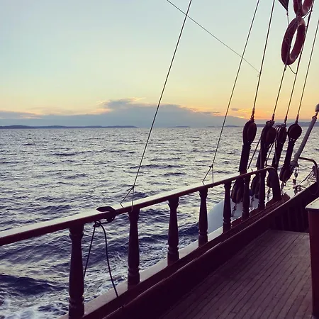 Charming On Msy Alisa Week Long Island Hopping Adventure Through Dalmatian Coastal Gems Båthotell