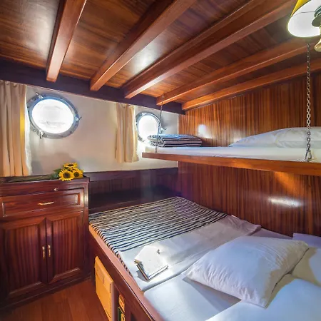 Charming On Msy Alisa Week Long Island Hopping Adventure Through Dalmatian Coastal Gems * スプリト