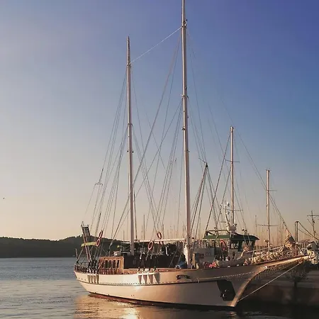 Charming On Msy Alisa Week Long Island Hopping Adventure Through Dalmatian Coastal Gems * スプリト