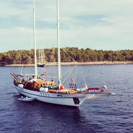 Charming On Msy Alisa Week Long Island Hopping Adventure Through Dalmatian Coastal Gems * スプリト